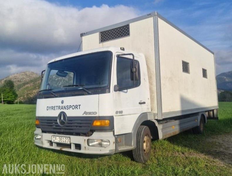 2003 Mercedes-Benz 818 - Skapbil/dyretansportbil - Transporte de ganado camión: foto 1 2003 Mercedes-Benz 818 - Skapbil/dyretansportbil - Transporte de ganado camión: foto 1
