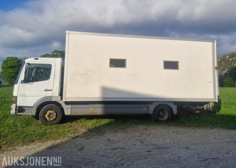2003 Mercedes-Benz 818 - Skapbil/dyretansportbil - Transporte de ganado camión: foto 5 2003 Mercedes-Benz 818 - Skapbil/dyretansportbil - Transporte de ganado camión: foto 5