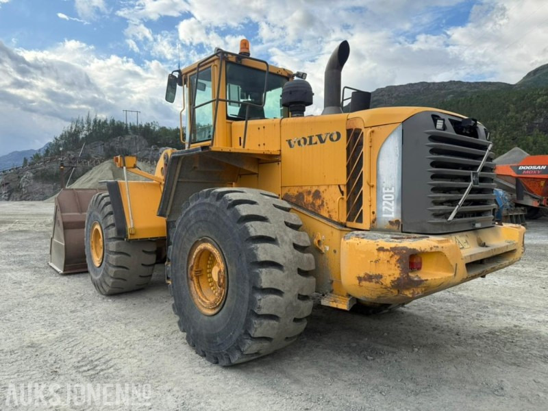 2005 Volvo L220E HJULLASTER - 15364 Timer - Cargadora de ruedas: foto 3 2005 Volvo L220E HJULLASTER - 15364 Timer - Cargadora de ruedas: foto 3