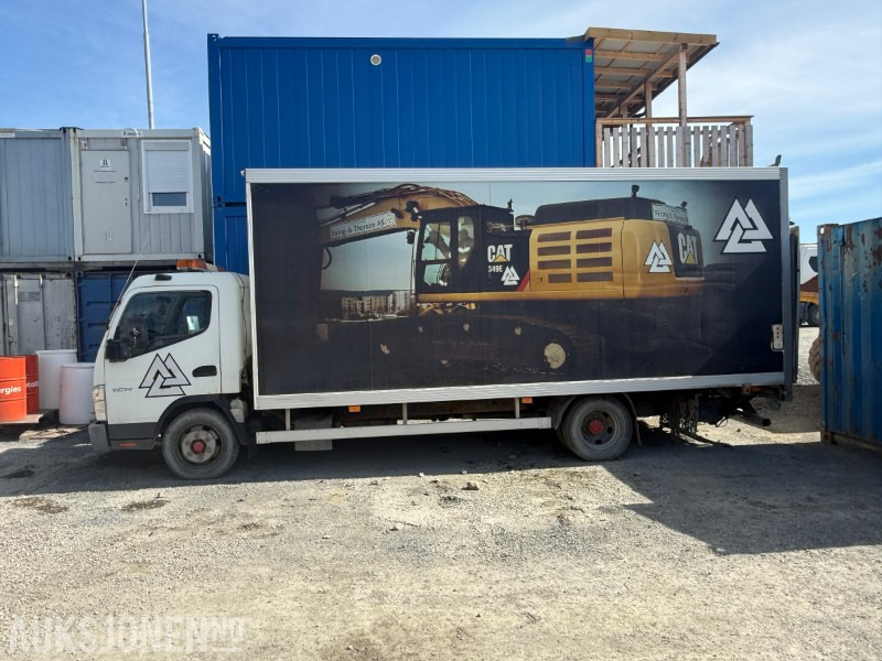 2006 Fuso Canter 7C14 Servicebil - REP-objekt - Bakløft - 260696 km - Camión caja cerrada: foto 2 2006 Fuso Canter 7C14 Servicebil - REP-objekt - Bakløft - 260696 km - Camión caja cerrada: foto 2
