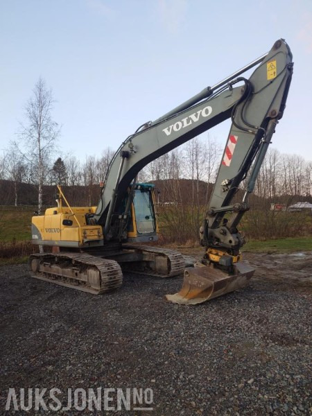 2006 Volvo EC 210B med Engcon EC20 tiltrotor, pusseskuff og graveskuff - Excavadora: foto 1 2006 Volvo EC 210B med Engcon EC20 tiltrotor, pusseskuff og graveskuff - Excavadora: foto 1