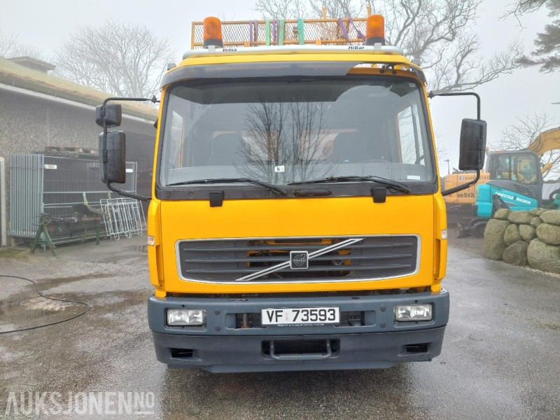 2006 Volvo FL6H 4X2 med solid bakmontert HMV kran med fjernstyring EU OK - Volquete camión: foto 3 2006 Volvo FL6H 4X2 med solid bakmontert HMV kran med fjernstyring EU OK - Volquete camión: foto 3