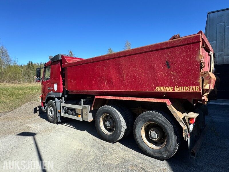 2006 Volvo FM 400 6X4 brøyterigget tippbil med sentralsmøring og kranhylser - Volquete camión: foto 3 2006 Volvo FM 400 6X4 brøyterigget tippbil med sentralsmøring og kranhylser - Volquete camión: foto 3