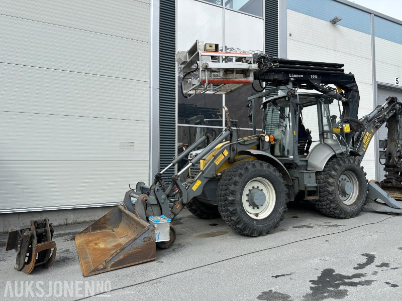 2007 8600E LÄNNEN SKINNE/VEI GRAVELASTER M/PERSONLIFT, RAMMESTYRT - JERNBANE MASKIN - Retroexcavadora: foto 2 2007 8600E LÄNNEN SKINNE/VEI GRAVELASTER M/PERSONLIFT, RAMMESTYRT - JERNBANE MASKIN - Retroexcavadora: foto 2