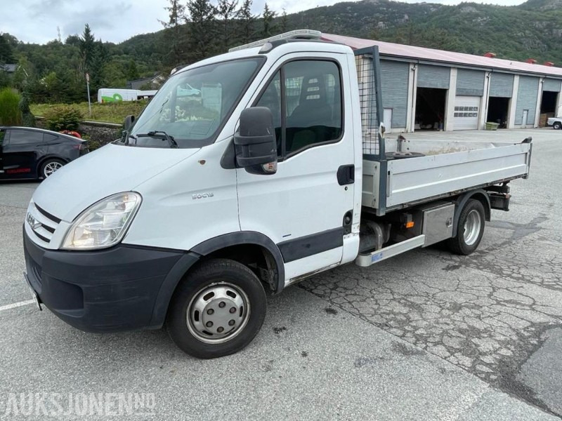 2009 Iveco Daily lastebil med 3-veis tipp - 3 seter - krok - 185707 km. - Volquete camión: foto 3 2009 Iveco Daily lastebil med 3-veis tipp - 3 seter - krok - 185707 km. - Volquete camión: foto 3
