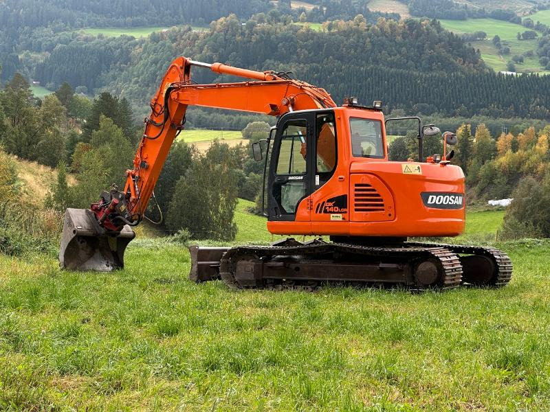 2011 Doosan DX140LCR gravemaskin - Rotortilt- 2 skuffer - Excavadora: foto 3 2011 Doosan DX140LCR gravemaskin - Rotortilt- 2 skuffer - Excavadora: foto 3