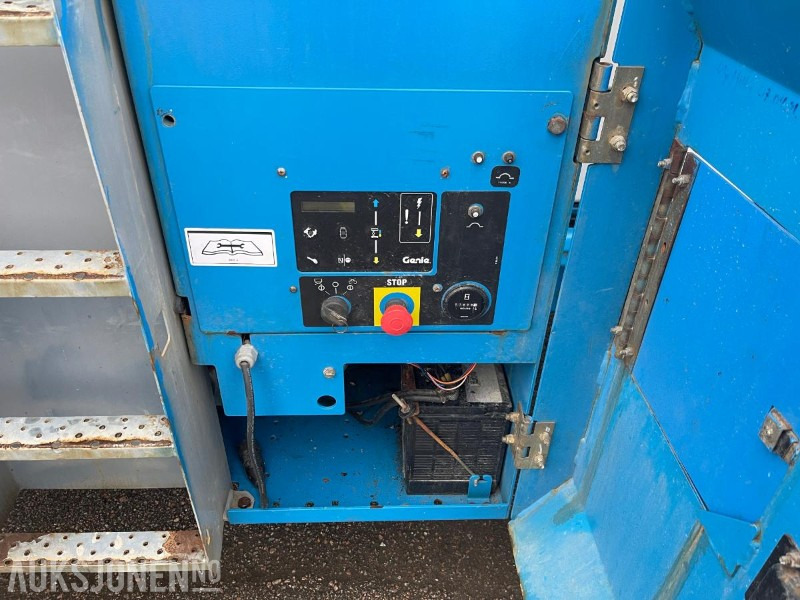 Plataforma elevadora 2011 Genie GS 4390 Sakselift, 1698 timer: foto 7 Plataforma elevadora 2011 Genie GS 4390 Sakselift, 1698 timer: foto 7