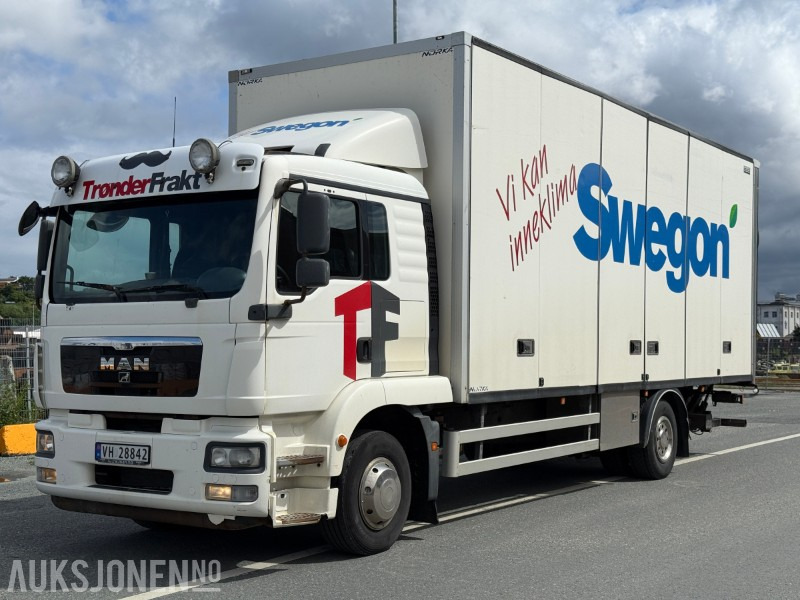 2011 MAN TGM 15.290 4X2 skapbil - Full sideåpning - Zepro bakløft - Camión caja cerrada: foto 1 2011 MAN TGM 15.290 4X2 skapbil - Full sideåpning - Zepro bakløft - Camión caja cerrada: foto 1