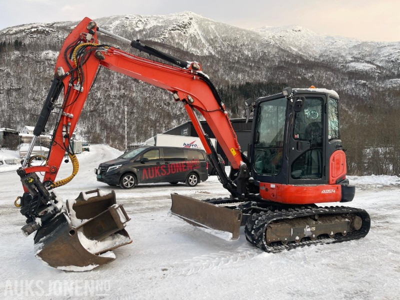 Miniexcavadora 2012 Kubota KX057-4 Gravemaskin med tiltrotator, tre skuffer, kun 4408 timer: foto 1