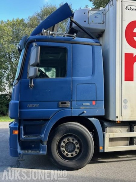 2012 Mercedes-Benz ACTROS skapbil/thermo med frys - Bilen har full service historikk - 573000 km. - Camión caja cerrada: foto 4 2012 Mercedes-Benz ACTROS skapbil/thermo med frys - Bilen har full service historikk - 573000 km. - Camión caja cerrada: foto 4