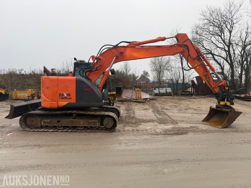 2014 Hitachi Zaxis 135us BELTEGRAVER ENGCON TILTROTATOR SERVICEHISTORIKK SENTRALSMØRING 2 SKUFFER - Excavadora: foto 4 2014 Hitachi Zaxis 135us BELTEGRAVER ENGCON TILTROTATOR SERVICEHISTORIKK SENTRALSMØRING 2 SKUFFER - Excavadora: foto 4