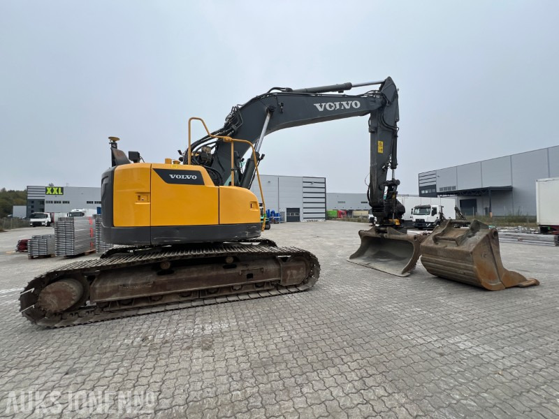 Excavadora 2014 Volvo EC235 DL , Engcon tilt, 2 skuffer, sentralsmøring, dieselvarmer: foto 6