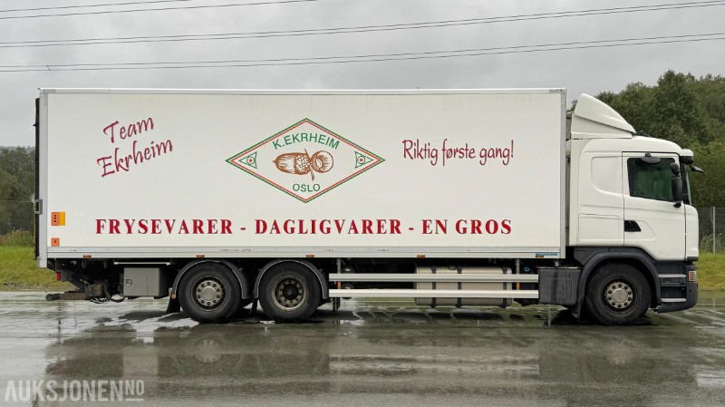 2016 Scania G450 med 2-soners kjøl- og frys, 1 eier, 2 kjølesoner, Gullavtale, Zepro, Onspot kjettinger, ryggekamera - Camión caja cerrada: foto 4 2016 Scania G450 med 2-soners kjøl- og frys, 1 eier, 2 kjølesoner, Gullavtale, Zepro, Onspot kjettinger, ryggekamera - Camión caja cerrada: foto 4