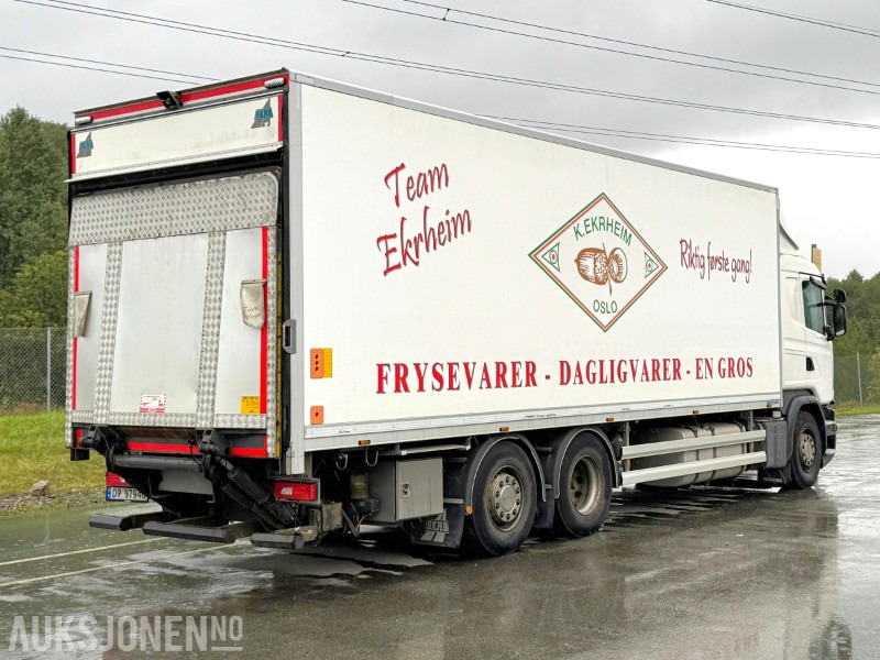 2016 Scania G450 med 2-soners kjøl- og frys, 1 eier, 2 kjølesoner, Gullavtale, Zepro, Onspot kjettinger, ryggekamera - Camión caja cerrada: foto 5 2016 Scania G450 med 2-soners kjøl- og frys, 1 eier, 2 kjølesoner, Gullavtale, Zepro, Onspot kjettinger, ryggekamera - Camión caja cerrada: foto 5
