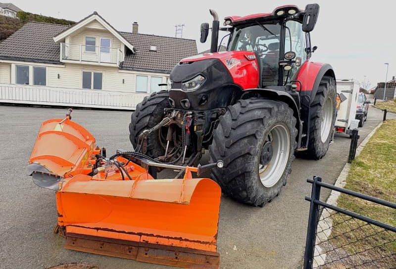2016 mod CASE IH Optum 300CVX med Pronar PUV-3300M V-plog og Kupper Weiser strøkasse - Tractor: foto 1 2016 mod CASE IH Optum 300CVX med Pronar PUV-3300M V-plog og Kupper Weiser strøkasse - Tractor: foto 1