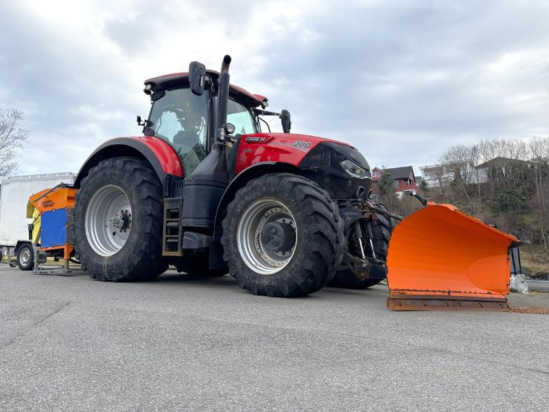 2016 mod CASE IH Optum 300CVX med Pronar PUV-3300M V-plog og Kupper Weiser strøkasse - Tractor: foto 2 2016 mod CASE IH Optum 300CVX med Pronar PUV-3300M V-plog og Kupper Weiser strøkasse - Tractor: foto 2