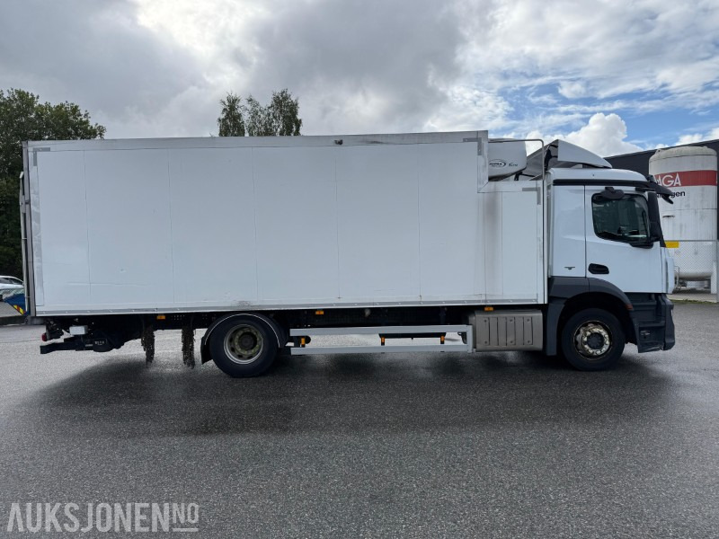 2017 Mercedes-Benz ANTOS 1830 L skapbil m kjøleaggregat, baklem, EU, Lav km, Euro 6, multiratt - Camión caja cerrada: foto 4 2017 Mercedes-Benz ANTOS 1830 L skapbil m kjøleaggregat, baklem, EU, Lav km, Euro 6, multiratt - Camión caja cerrada: foto 4