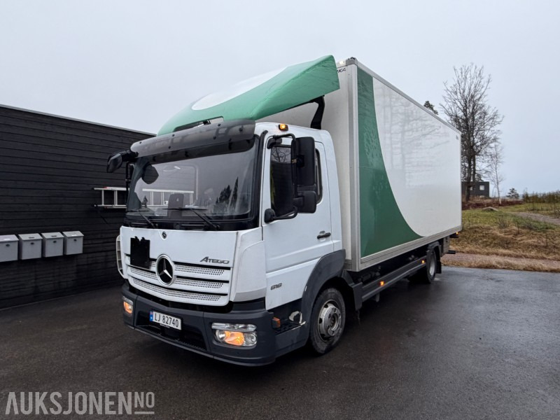 2023 Mercedes-Benz Atego 818 kjøpt ny i Norge - Baklem - 266855 km - Camión caja cerrada: foto 1 2023 Mercedes-Benz Atego 818 kjøpt ny i Norge - Baklem - 266855 km - Camión caja cerrada: foto 1
