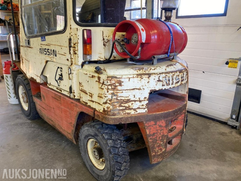 1994 Nissan propan Truck - Equipo de manutención: foto 4 1994 Nissan propan Truck - Equipo de manutención: foto 4