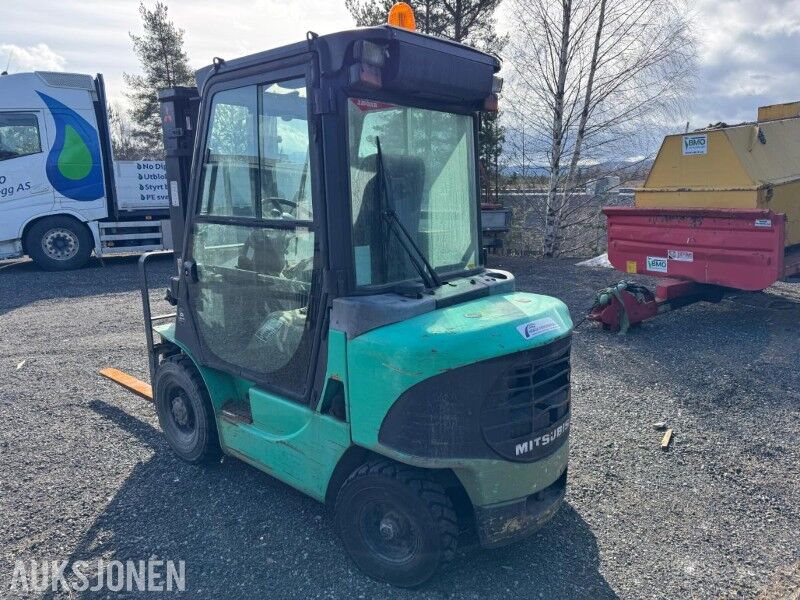 2000 Mitsubishi FD25K truck / 2584 timer - Equipo de manutención: foto 3 2000 Mitsubishi FD25K truck / 2584 timer - Equipo de manutención: foto 3