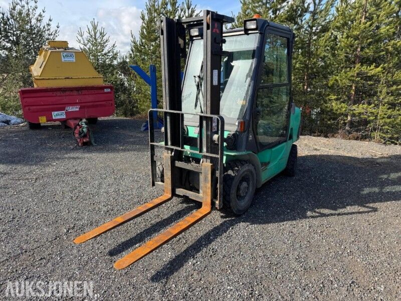 2000 Mitsubishi FD25K truck / 2584 timer - Equipo de manutención: foto 1 2000 Mitsubishi FD25K truck / 2584 timer - Equipo de manutención: foto 1