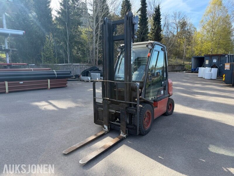 2000 Nissan FGD02A30Q 3-tonns diesel gaffeltruck - Hydrostatisk - Mansilla helkabin med varme - 9060 timer - Equipo de manutención: foto 1 2000 Nissan FGD02A30Q 3-tonns diesel gaffeltruck - Hydrostatisk - Mansilla helkabin med varme - 9060 timer - Equipo de manutención: foto 1