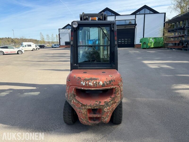2000 Nissan FGD02A30Q 3-tonns diesel gaffeltruck - Hydrostatisk - Mansilla helkabin med varme - 9060 timer - Equipo de manutención: foto 5 2000 Nissan FGD02A30Q 3-tonns diesel gaffeltruck - Hydrostatisk - Mansilla helkabin med varme - 9060 timer - Equipo de manutención: foto 5
