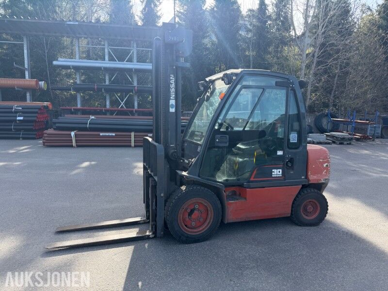 2000 Nissan FGD02A30Q 3-tonns diesel gaffeltruck - Hydrostatisk - Mansilla helkabin med varme - 9060 timer - Equipo de manutención: foto 2 2000 Nissan FGD02A30Q 3-tonns diesel gaffeltruck - Hydrostatisk - Mansilla helkabin med varme - 9060 timer - Equipo de manutención: foto 2
