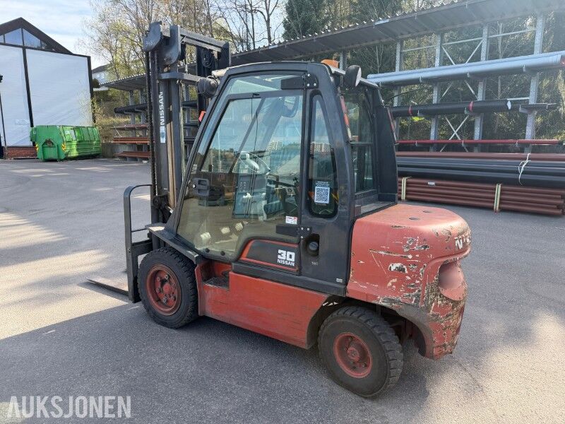 2000 Nissan FGD02A30Q 3-tonns diesel gaffeltruck - Hydrostatisk - Mansilla helkabin med varme - 9060 timer - Equipo de manutención: foto 3 2000 Nissan FGD02A30Q 3-tonns diesel gaffeltruck - Hydrostatisk - Mansilla helkabin med varme - 9060 timer - Equipo de manutención: foto 3