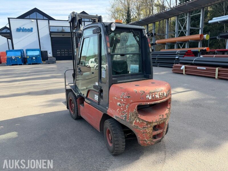 2000 Nissan FGD02A30Q 3-tonns diesel gaffeltruck - Hydrostatisk - Mansilla helkabin med varme - 9060 timer - Equipo de manutención: foto 4 2000 Nissan FGD02A30Q 3-tonns diesel gaffeltruck - Hydrostatisk - Mansilla helkabin med varme - 9060 timer - Equipo de manutención: foto 4