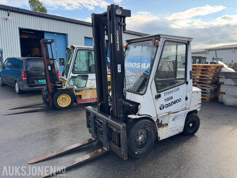 Equipo de manutención 2004 Daewoo D335-3 truck: foto 1