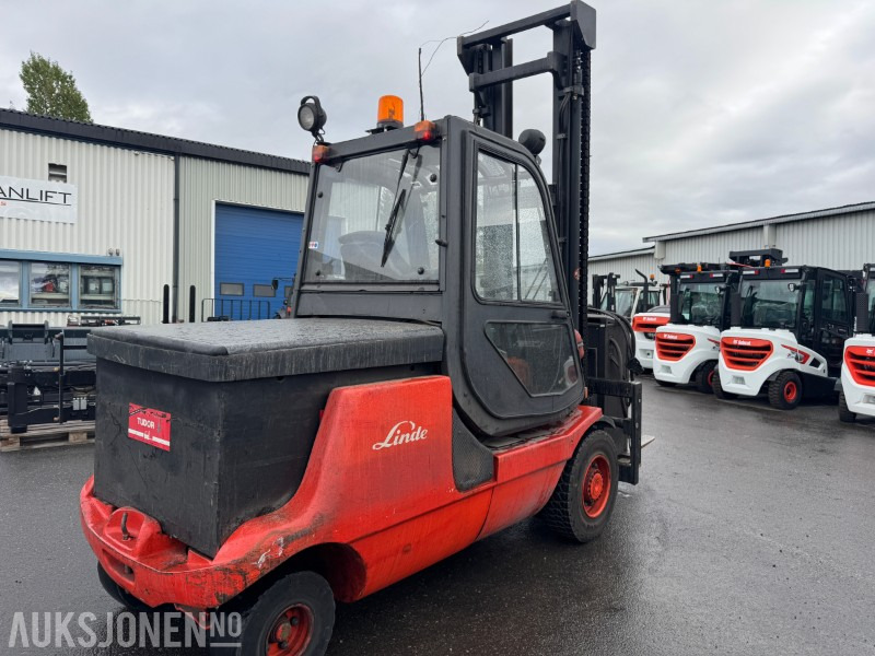 2006 Linde E48P motvekttruck med 4610 kg løftekapasitet - Equipo de manutención: foto 4 2006 Linde E48P motvekttruck med 4610 kg løftekapasitet - Equipo de manutención: foto 4