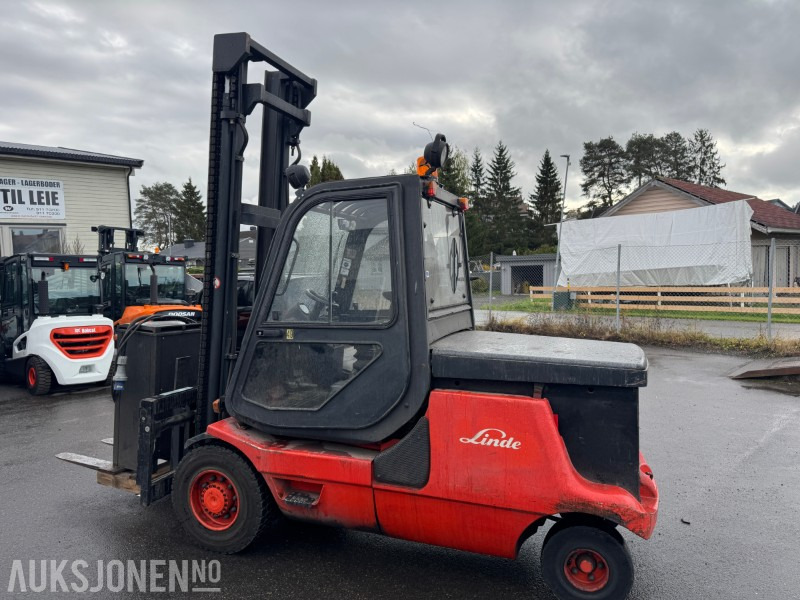 2006 Linde E48P motvekttruck med 4610 kg løftekapasitet - Equipo de manutención: foto 5 2006 Linde E48P motvekttruck med 4610 kg løftekapasitet - Equipo de manutención: foto 5