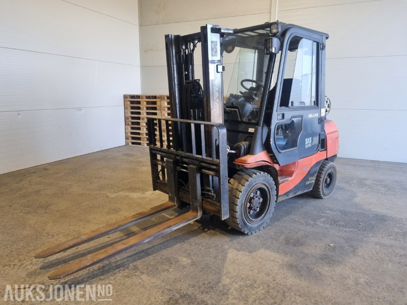2007 Toyota 02-7FGF30 gasstruck 3T 5170 timer - Equipo de manutención: foto 1 2007 Toyota 02-7FGF30 gasstruck 3T 5170 timer - Equipo de manutención: foto 1