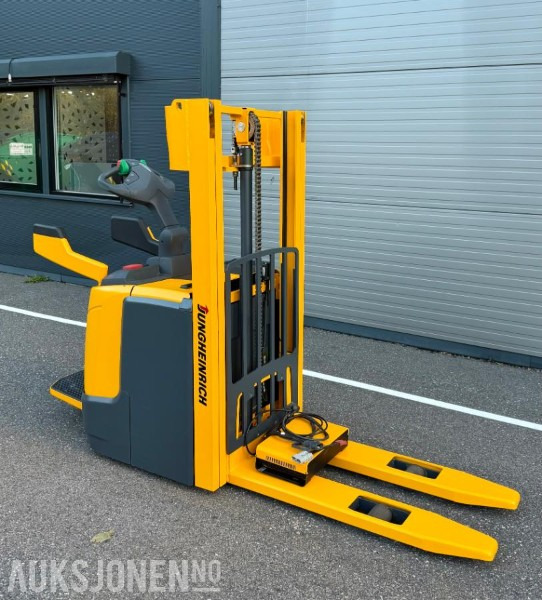 2012 Jungheinrich ERC212 - 1200 kg / 2,5 meter løftehøyde - Equipo de manutención: foto 3 2012 Jungheinrich ERC212 - 1200 kg / 2,5 meter løftehøyde - Equipo de manutención: foto 3