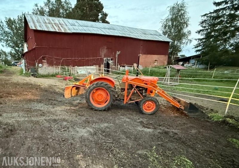 Fiat 411r med bakmontert skjær og frontlaster - Tractor: foto 5 Fiat 411r med bakmontert skjær og frontlaster - Tractor: foto 5