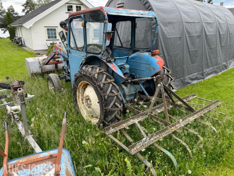 Tractor Ford 2000 MED LASTER, SKUFFE OG HARV, IKKE MVA: foto 13
