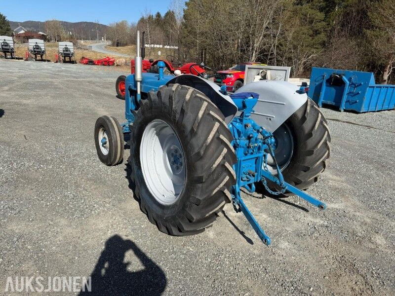 Fordson Super Major - Mva fri traktor - Tractor: foto 3 Fordson Super Major - Mva fri traktor - Tractor: foto 3