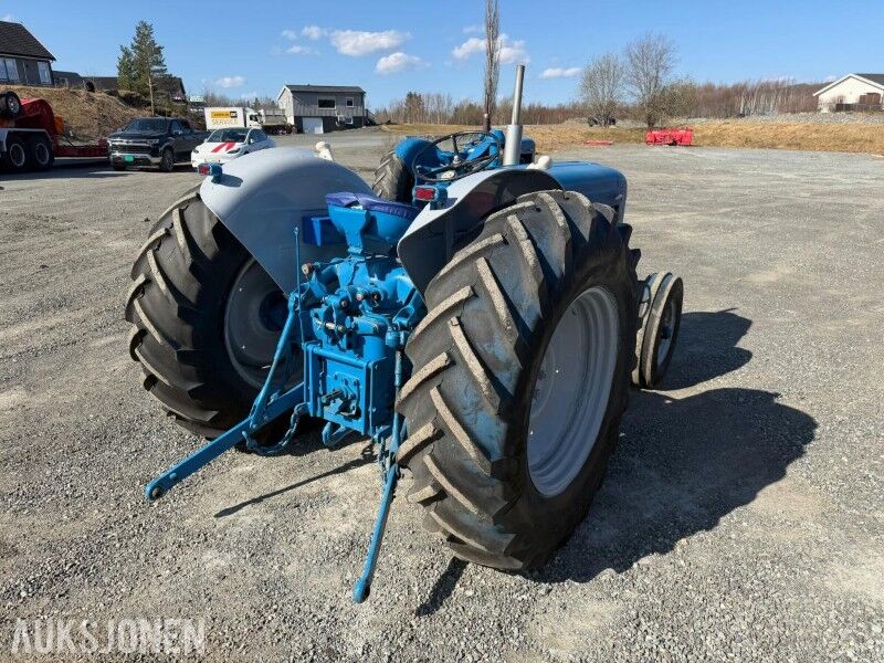 Fordson Super Major - Mva fri traktor - Tractor: foto 4 Fordson Super Major - Mva fri traktor - Tractor: foto 4