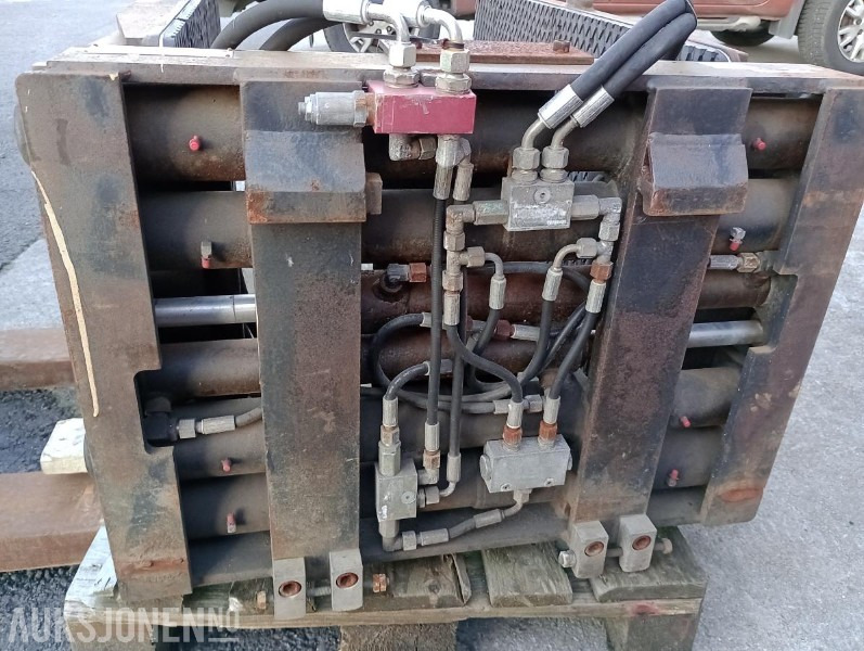 2002 E.L.M Hydralisk Klemaggregat - Implemento para Maquinaria de construcción: foto 2 2002 E.L.M Hydralisk Klemaggregat - Implemento para Maquinaria de construcción: foto 2