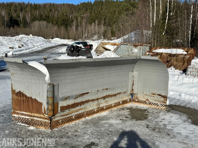 2007 UFO klappvingeskjær 180 grader sving - Implemento para Maquinaria de construcción: foto 1 2007 UFO klappvingeskjær 180 grader sving - Implemento para Maquinaria de construcción: foto 1