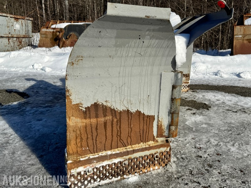 2007 UFO klappvingeskjær 180 grader sving - Implemento para Maquinaria de construcción: foto 2 2007 UFO klappvingeskjær 180 grader sving - Implemento para Maquinaria de construcción: foto 2