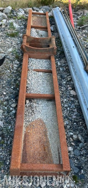 2015 Avrettingsbjelke Planke med s60 feste - Implemento para Maquinaria de construcción: foto 1 2015 Avrettingsbjelke Planke med s60 feste - Implemento para Maquinaria de construcción: foto 1