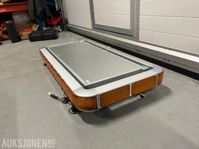 2024 LED Varsellysbjelke med tekst skilt - NY! - Implemento para Maquinaria de construcción: foto 3 2024 LED Varsellysbjelke med tekst skilt - NY! - Implemento para Maquinaria de construcción: foto 3