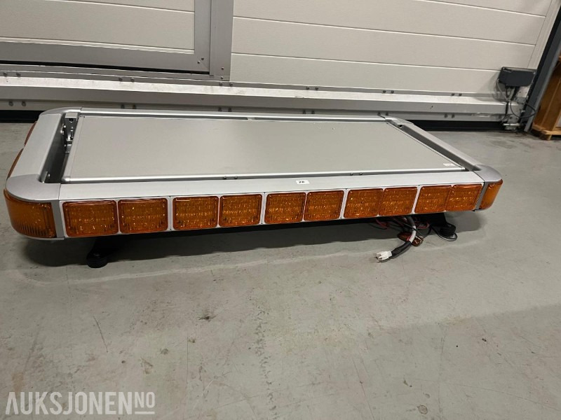 2024 LED Varsellysbjelke med tekst skilt - NY! - Implemento para Maquinaria de construcción: foto 1 2024 LED Varsellysbjelke med tekst skilt - NY! - Implemento para Maquinaria de construcción: foto 1