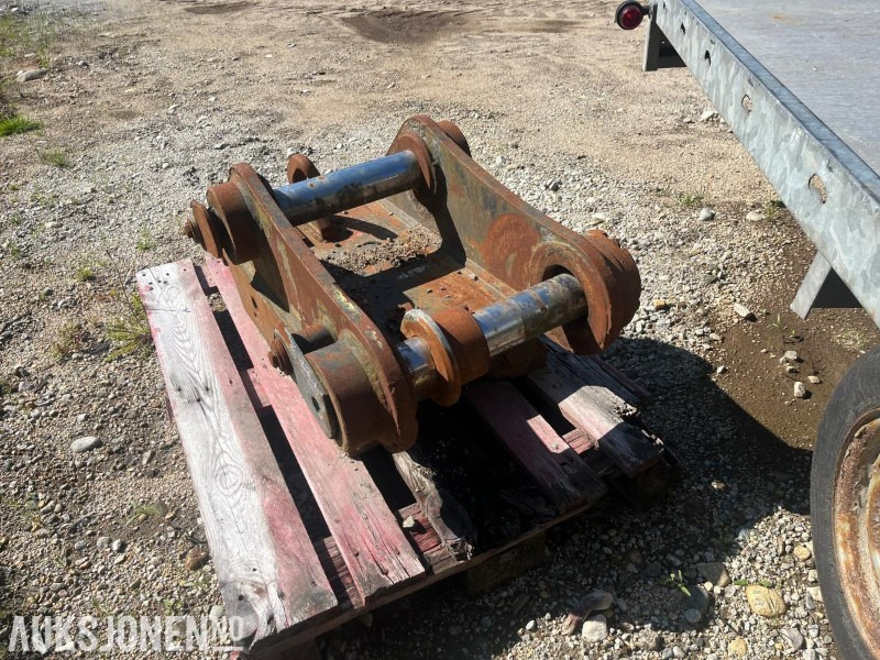 Gjerstad HK feste s70 - Implemento para Maquinaria de construcción: foto 2 Gjerstad HK feste s70 - Implemento para Maquinaria de construcción: foto 2