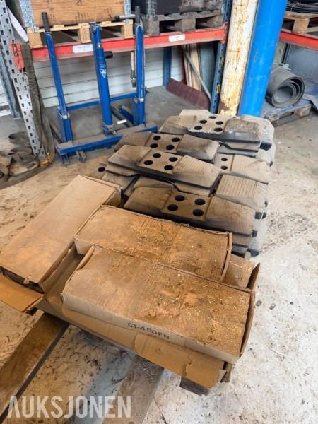 Gummipads passer til mange forskjellige 8 tonns graver - Implemento para Maquinaria de construcción: foto 1 Gummipads passer til mange forskjellige 8 tonns graver - Implemento para Maquinaria de construcción: foto 1