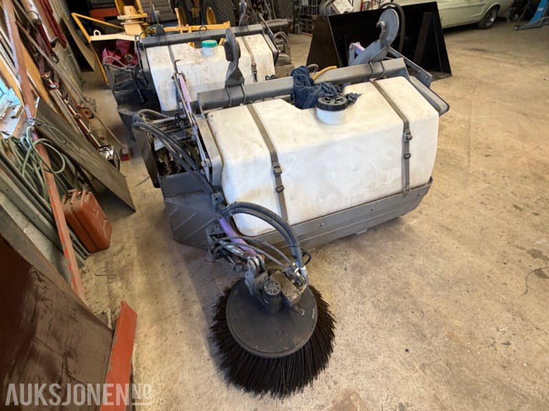 Holms 300/2,2 feiekost med vanntank MED BM FESTE - Implemento para Maquinaria de construcción: foto 5 Holms 300/2,2 feiekost med vanntank MED BM FESTE - Implemento para Maquinaria de construcción: foto 5