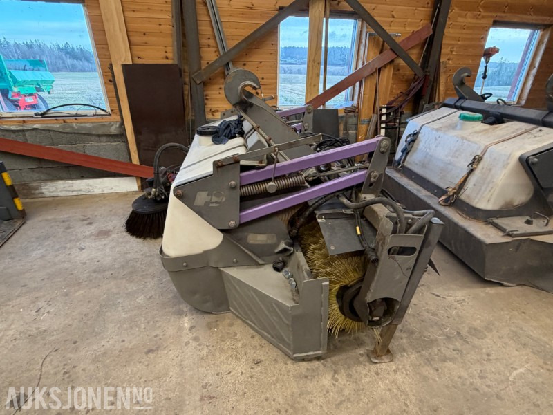 Holms 300/2,2 feiekost med vanntank MED BM FESTE - Implemento para Maquinaria de construcción: foto 2 Holms 300/2,2 feiekost med vanntank MED BM FESTE - Implemento para Maquinaria de construcción: foto 2