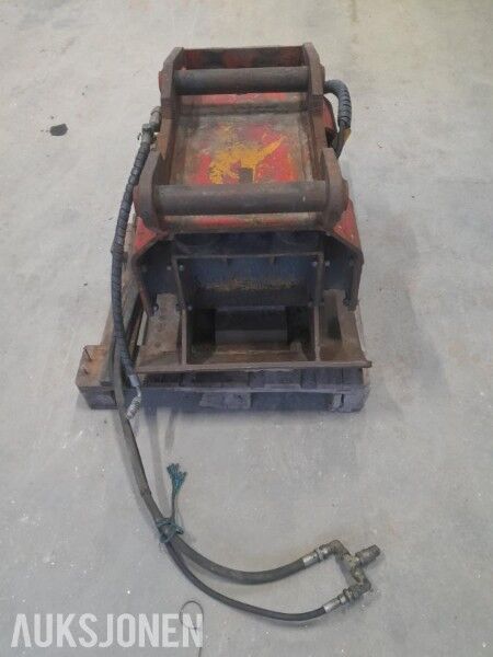 Hydraulisk vibroplate til gravemaskin - S60 feste. - Implemento para Maquinaria de construcción: foto 3 Hydraulisk vibroplate til gravemaskin - S60 feste. - Implemento para Maquinaria de construcción: foto 3